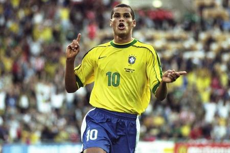 0出头的足 0出头的足